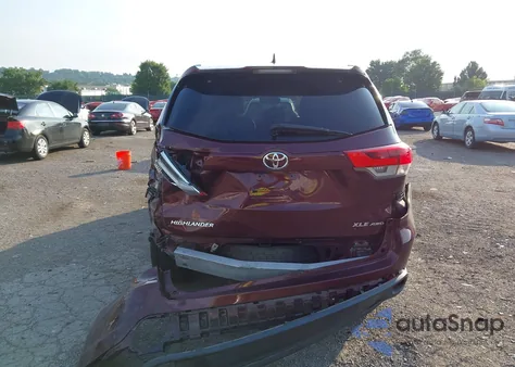 2018 Toyota Highlander Xle из США, поврежденный, VIN 5TDJZRFH4JS816767